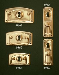 Möbelbeslag 0861 Antik stil med nyckelhål